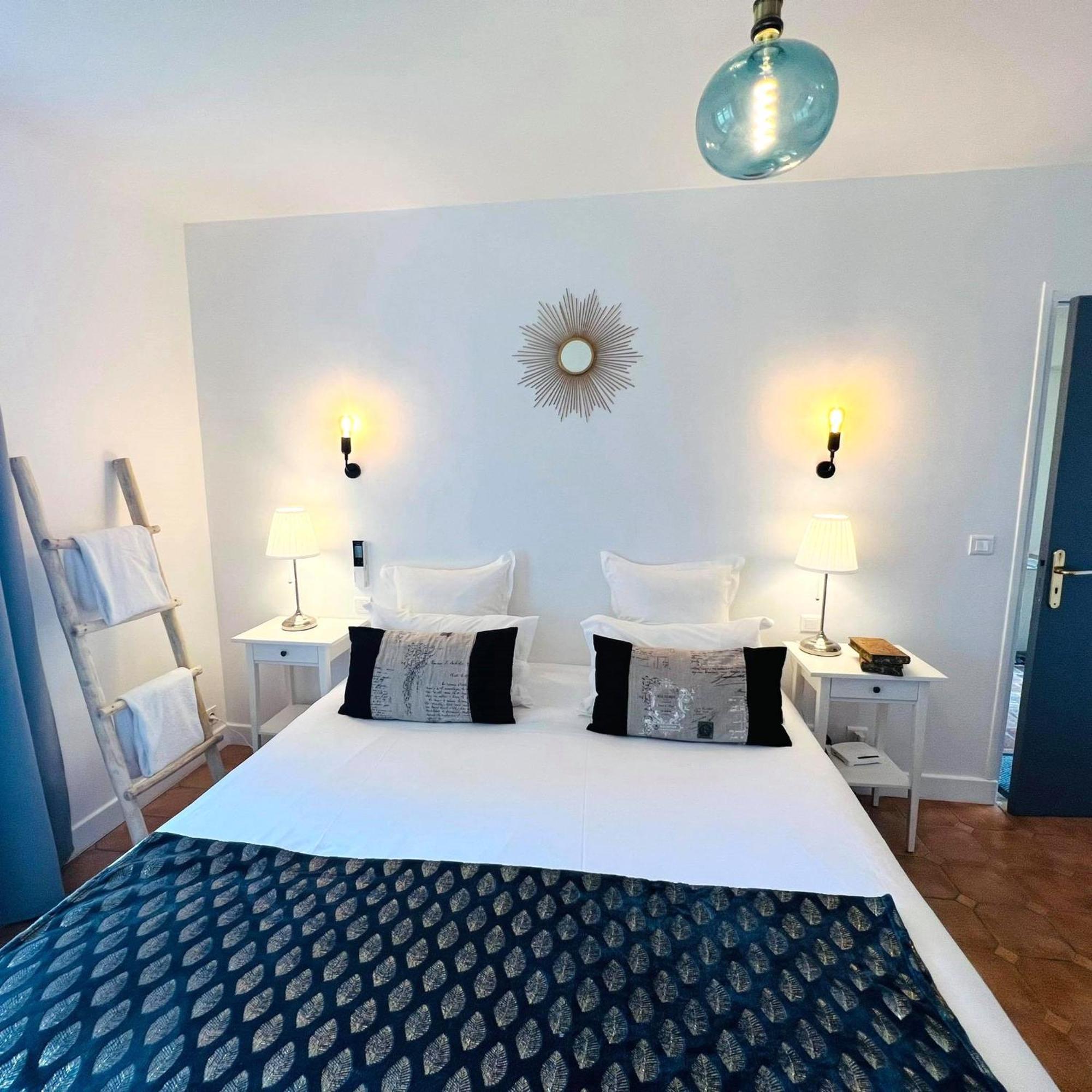 Les Vieilles Tours Hotel