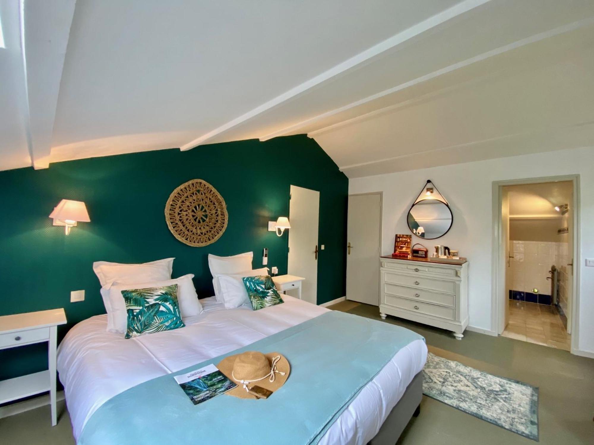 Les Vieilles Tours Hotel