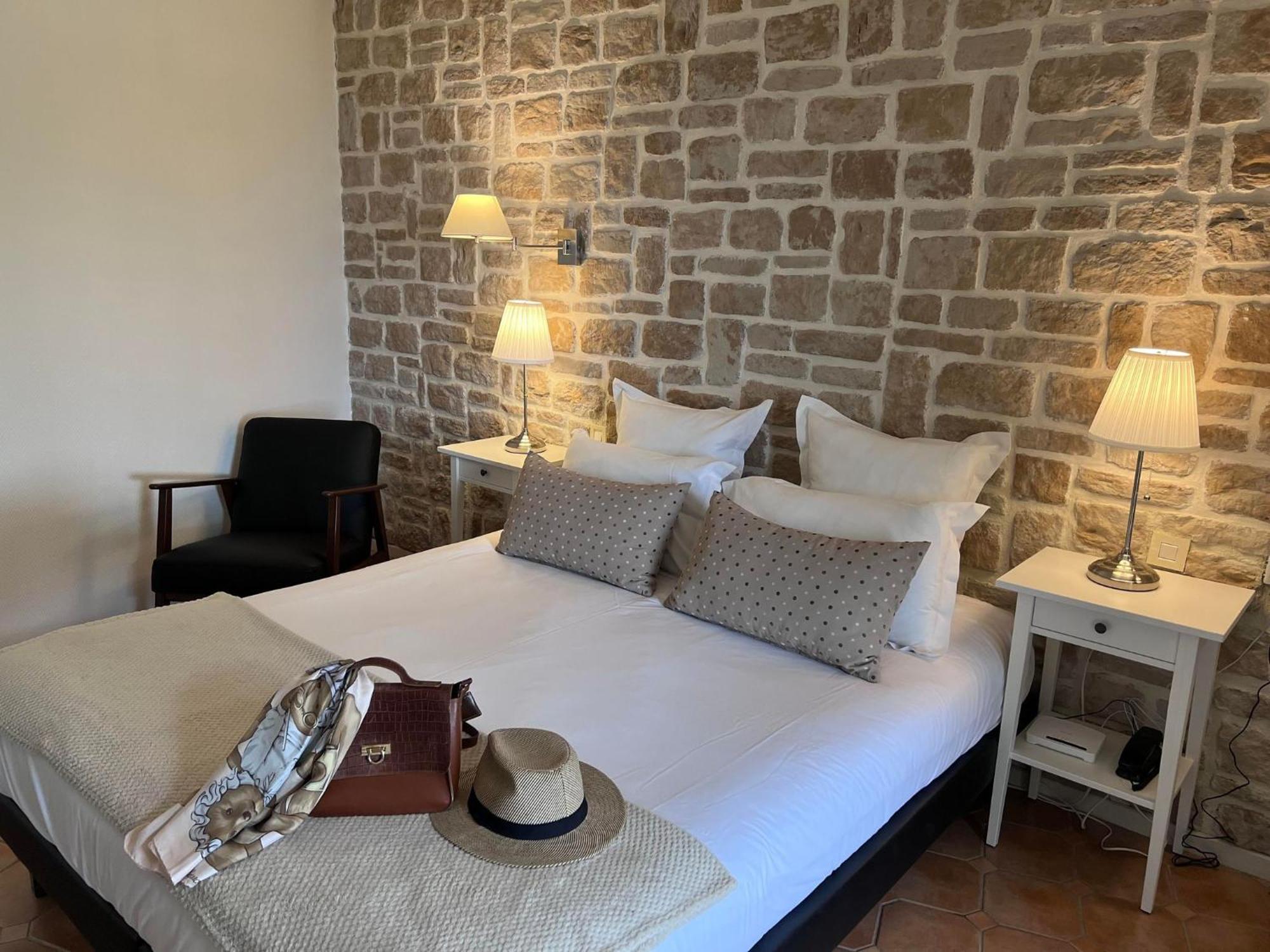 Les Vieilles Tours Hotel